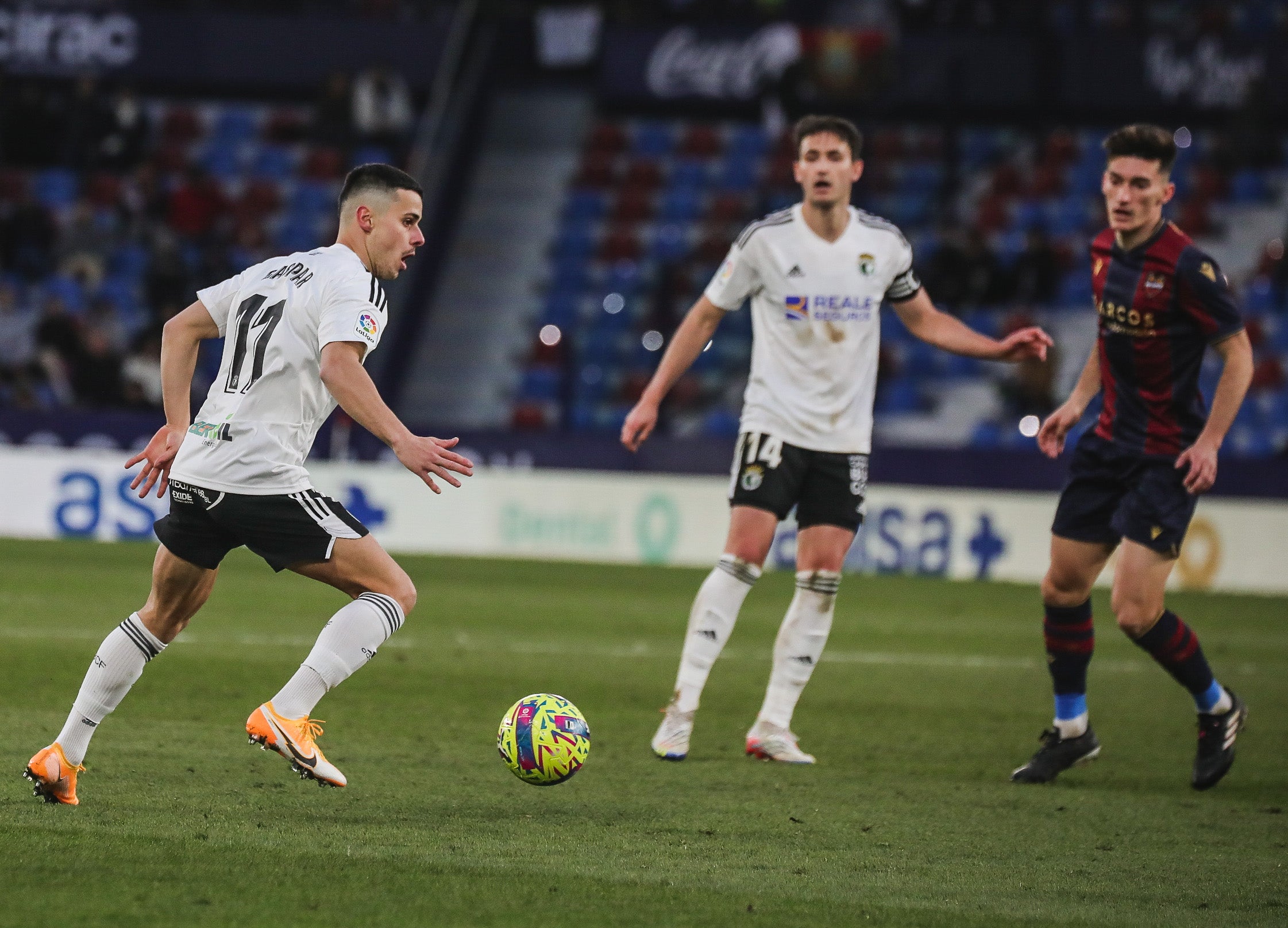 Fotos: El Burgos CF cae ante el Levante UD