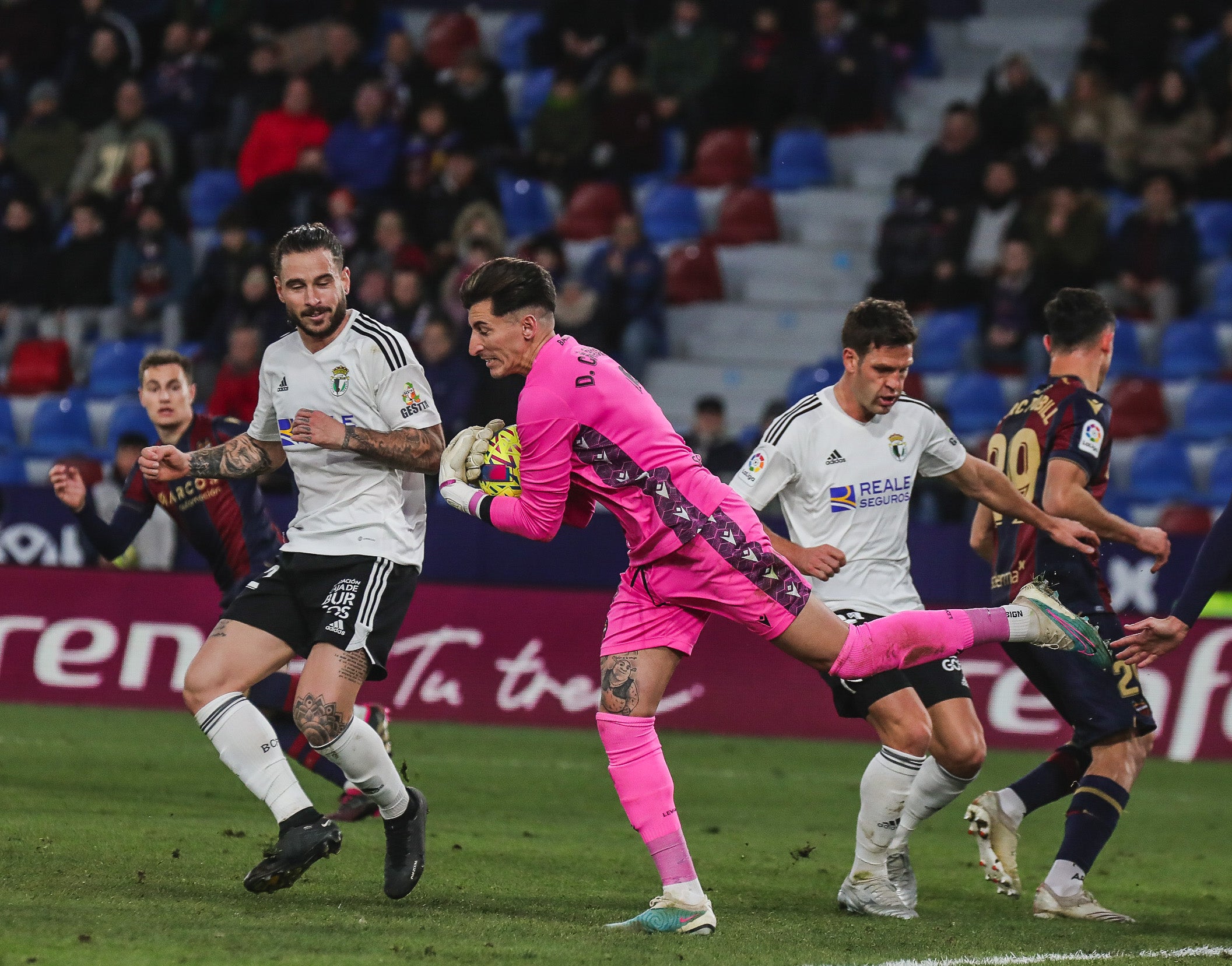 Fotos: El Burgos CF cae ante el Levante UD