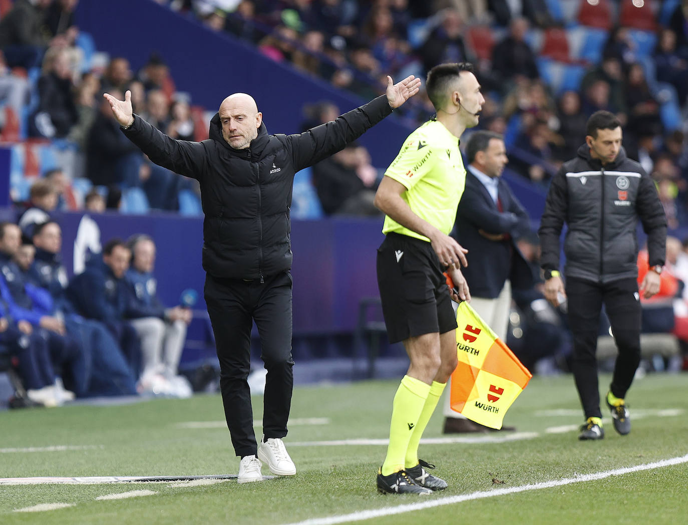 Fotos: El Burgos CF no puede cortar la racha del Levante UD