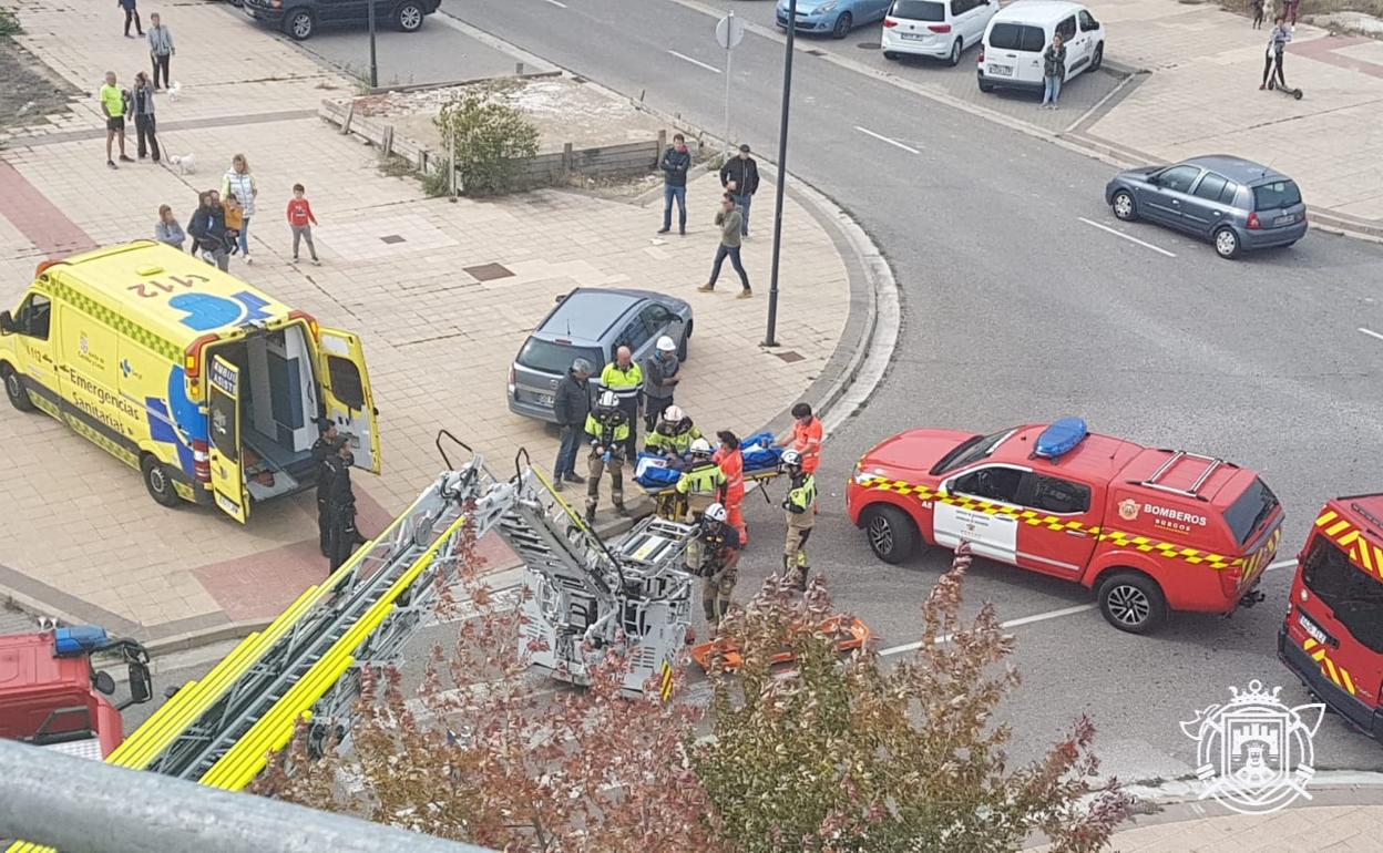 Intervención de los Bomberos de Burgos en un accidente laboral en la capital.