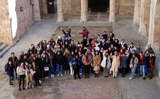 Foto de familia de los estudiantes internacionales. 