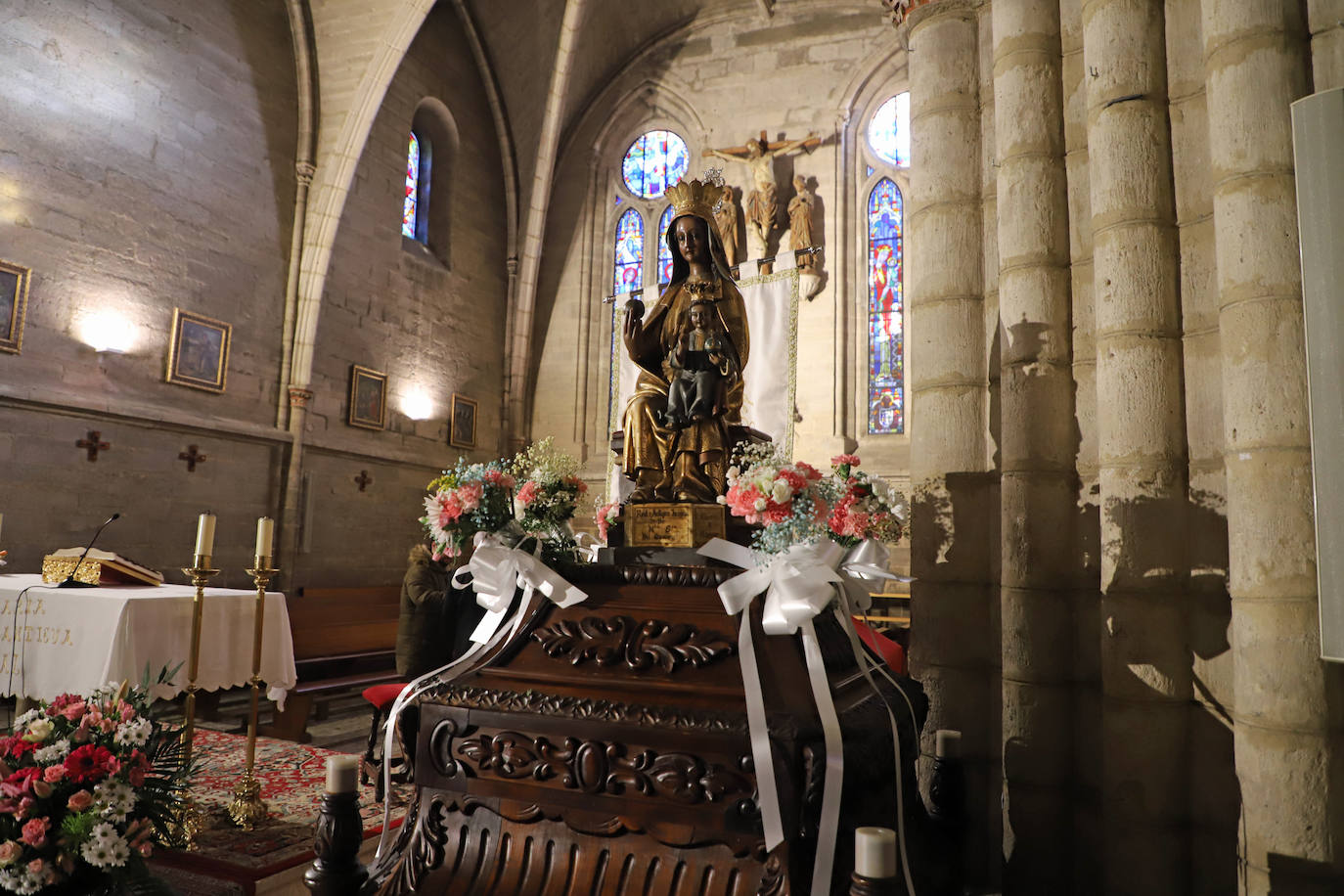 Imágenes de la tradicional Misa de la Luz con la que los nacidos el pasado año se han presentado y han recibido la bendición de la Virgen de la Candelaria