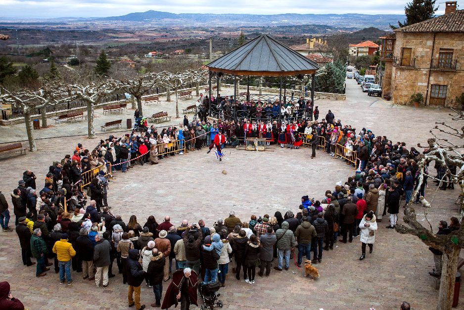 Fotos: Tradicional Danza del Escarrete en Poza de la Sal (Burgos)