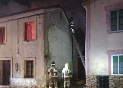 Imagen secundaria 1 - El incendio causó numerosos daños materiales. 