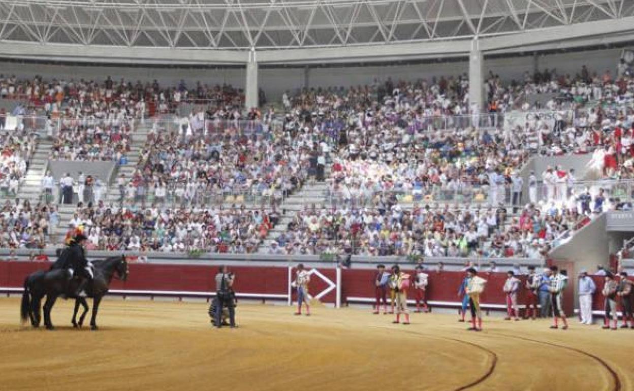 El Ayuntamiento busca empresa para la feria taurina de los Sampedros. 