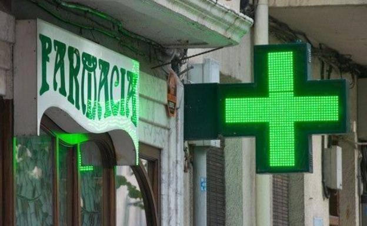 Cartel y símbolo identificativo de una farmacia burgalesa