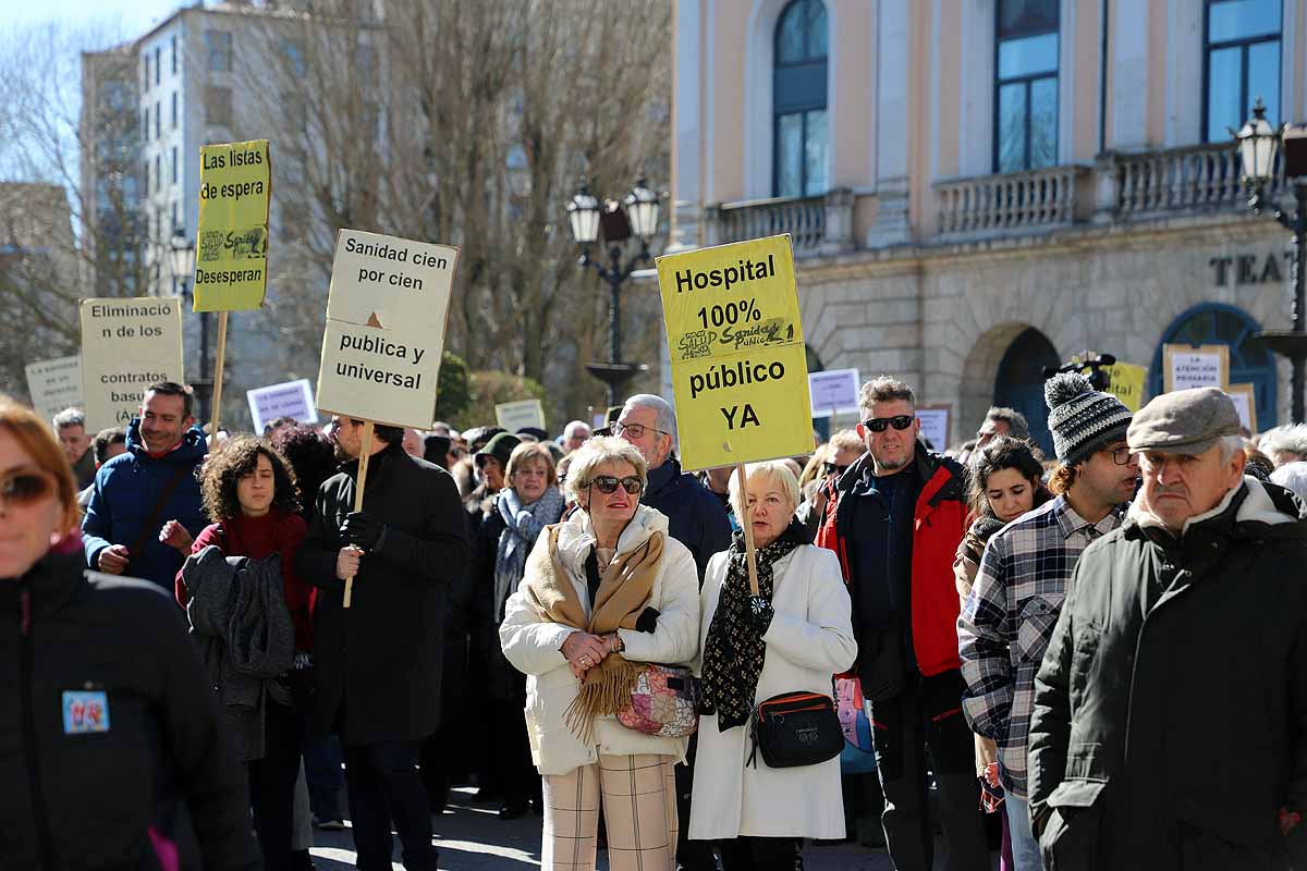 Fotos: Los burgaleses arropan masivamente las protestas a favor de una Sanidad Pública de calidad