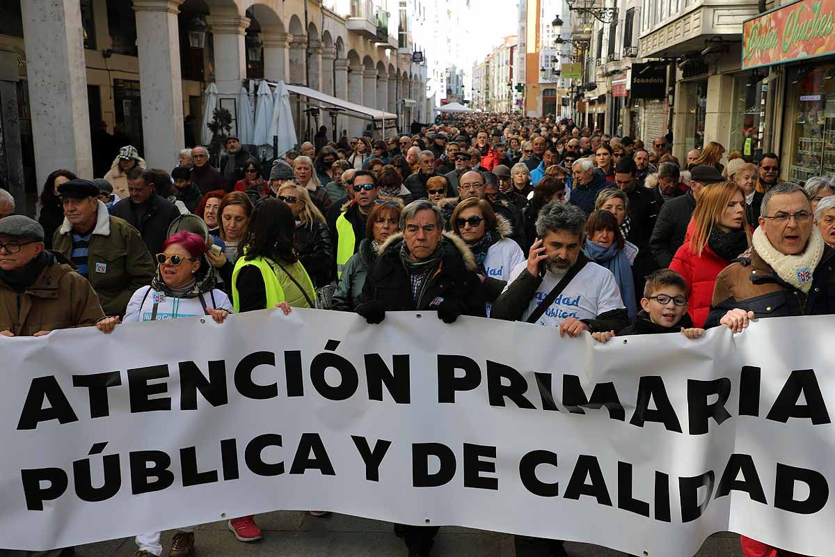 Fotos: Los burgaleses arropan masivamente las protestas a favor de una Sanidad Pública de calidad