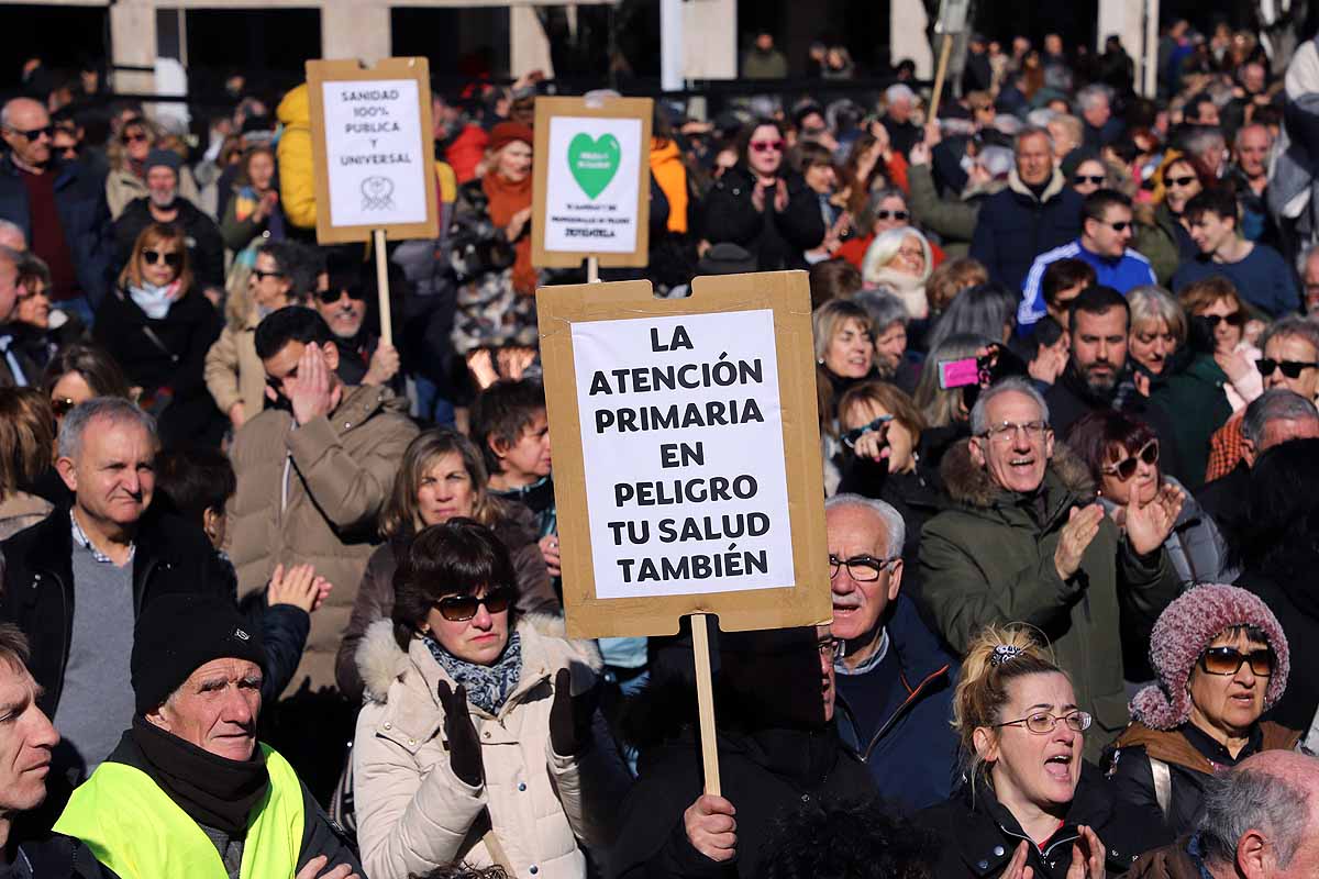 Fotos: Los burgaleses arropan masivamente las protestas a favor de una Sanidad Pública de calidad