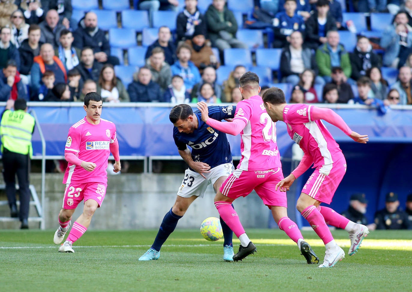 Imagenes de la victoria del Burgos CF ante el Real Oviedo este domingo en el Carlos Tartiere
