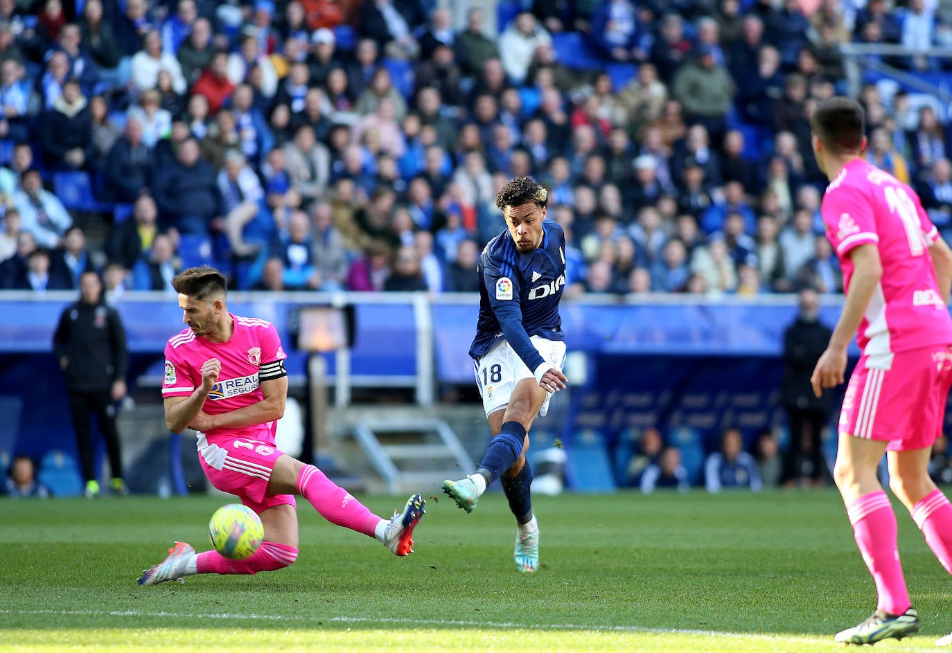 Imagenes de la victoria del Burgos CF ante el Real Oviedo este domingo en el Carlos Tartiere