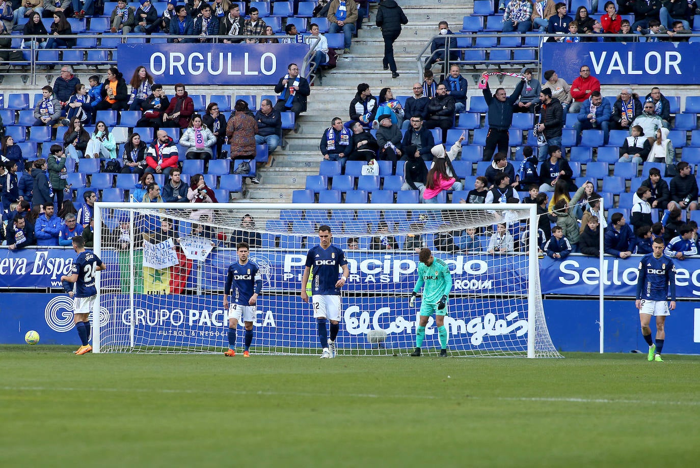 Imagenes de la victoria del Burgos CF ante el Real Oviedo este domingo en el Carlos Tartiere