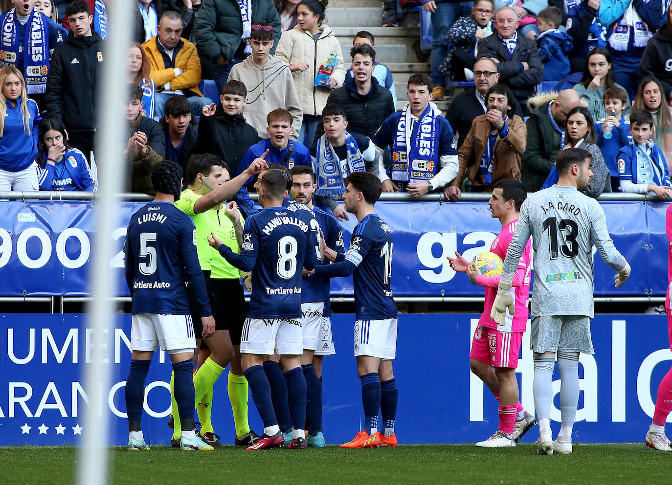 Imagenes de la victoria del Burgos CF ante el Real Oviedo este domingo en el Carlos Tartiere