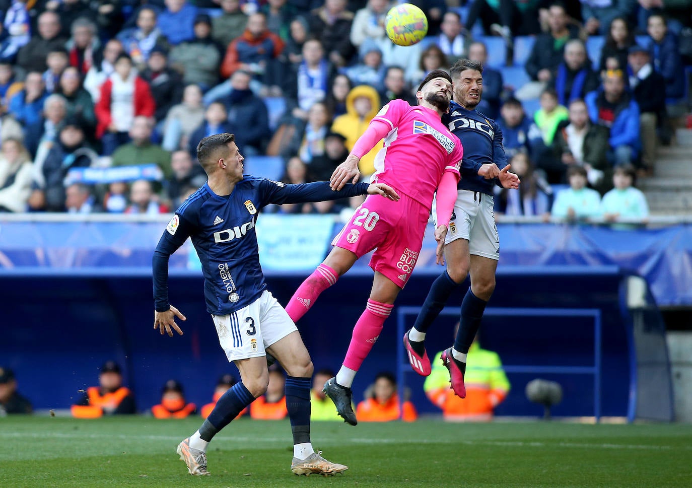 Imagenes de la victoria del Burgos CF ante el Real Oviedo este domingo en el Carlos Tartiere