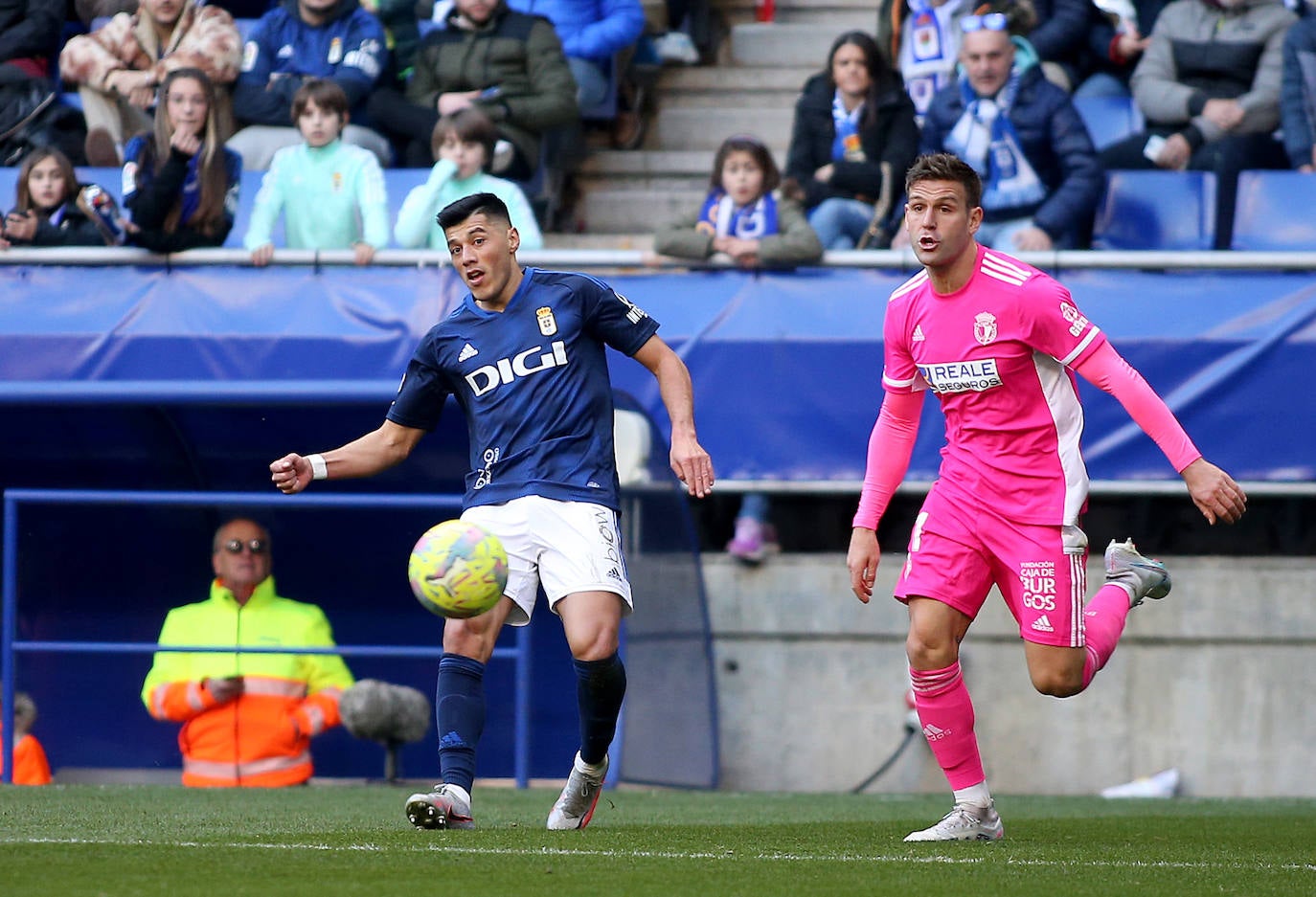 Imagenes de la victoria del Burgos CF ante el Real Oviedo este domingo en el Carlos Tartiere