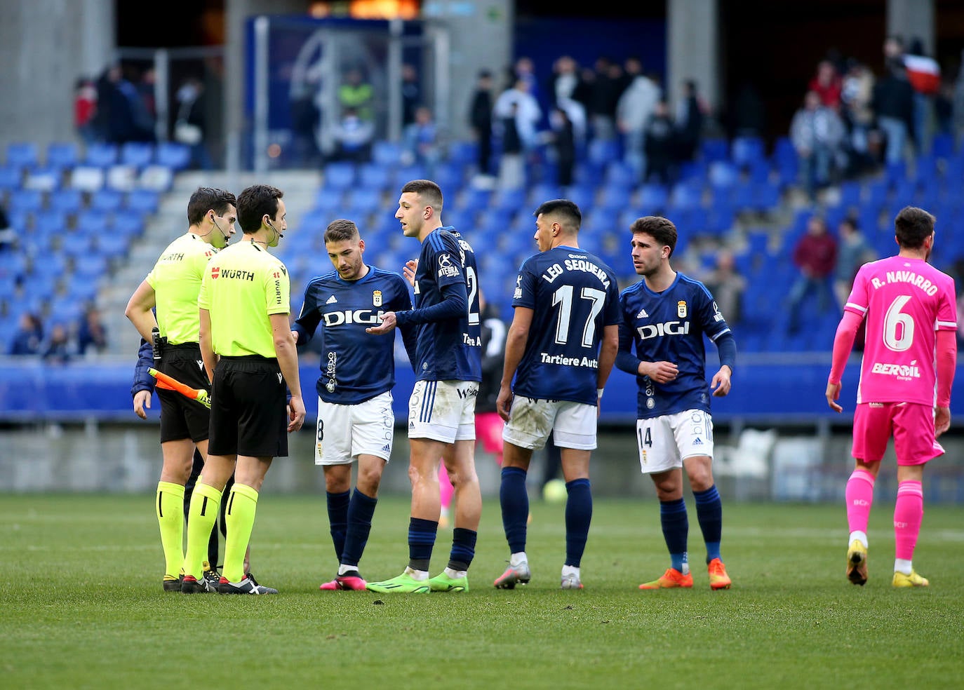 Imagenes de la victoria del Burgos CF ante el Real Oviedo este domingo en el Carlos Tartiere