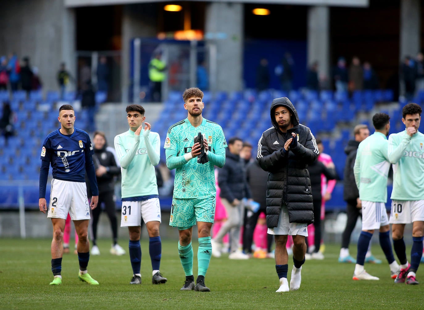 Imagenes de la victoria del Burgos CF ante el Real Oviedo este domingo en el Carlos Tartiere
