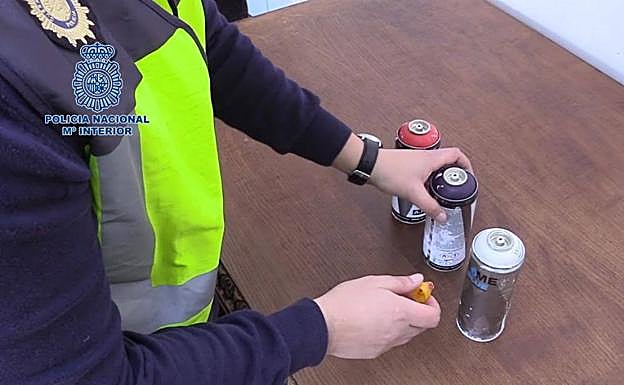 Botes de grafiti intervenidos por la Policía Nacional