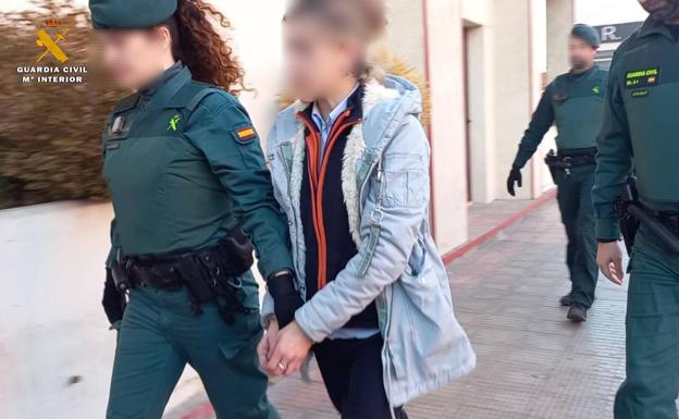 Imagen principal - Imágenes de las detenciones efectuadas por la Guardia Civil.