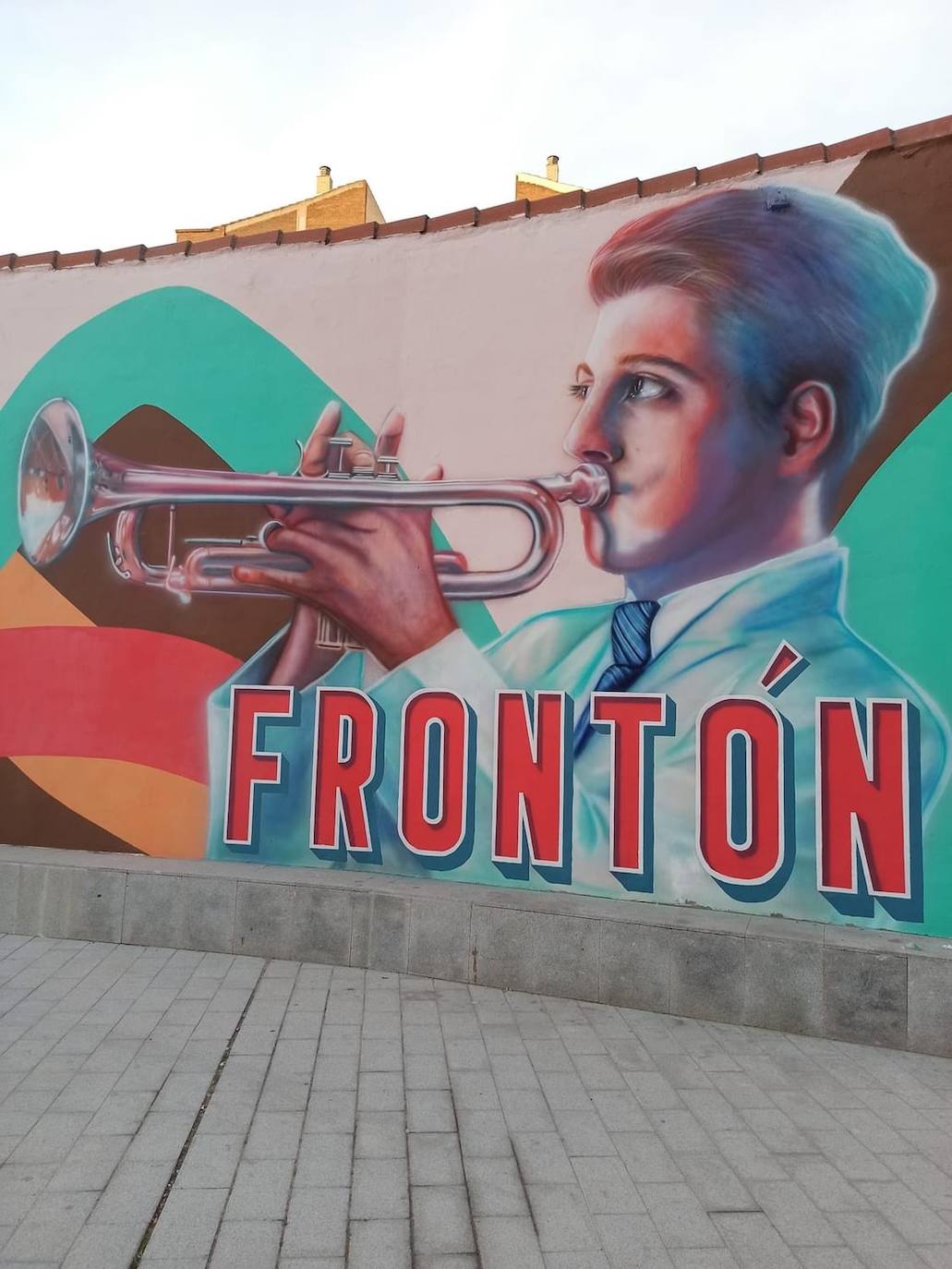 Fotos: Un homenaje al antiguo baile de El Frontón en forma de mural