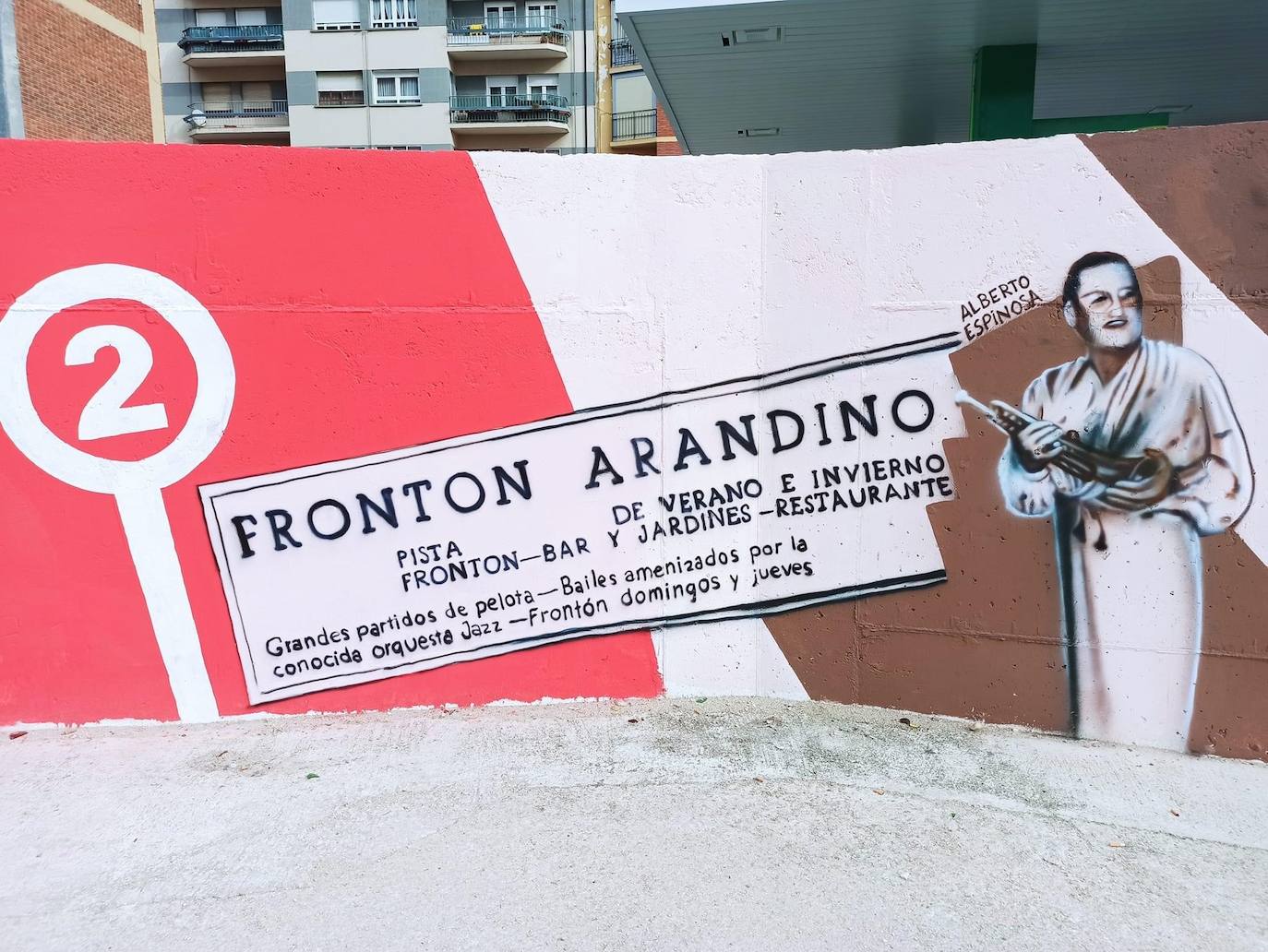 Fotos: Un homenaje al antiguo baile de El Frontón en forma de mural