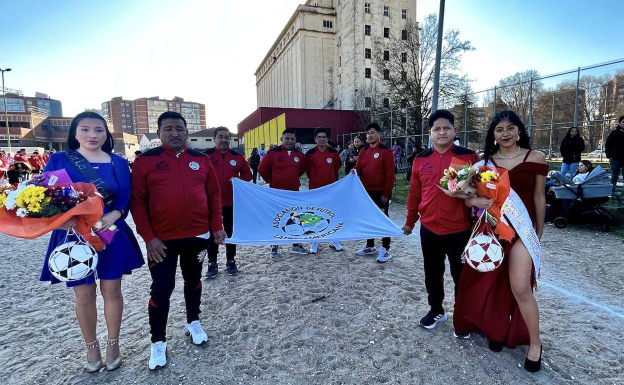 Junta directiva y madrinas de la competición.