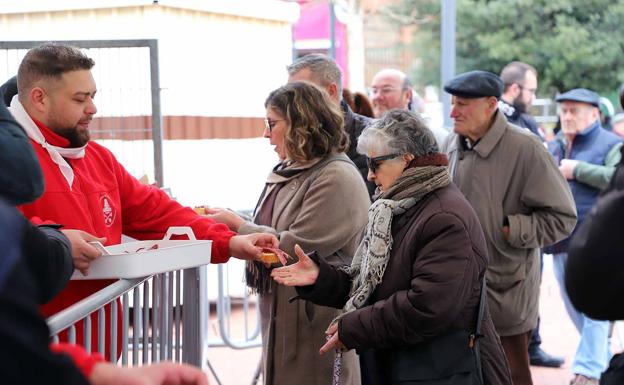 Imagen. Reparto de la cecina en San Pedro de la Fuente y Fuentecillas.