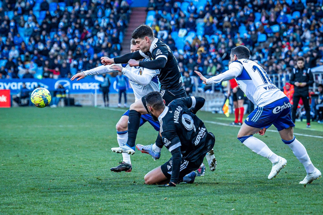 Fotos: El Burgos CF araña un punto en La Romareda