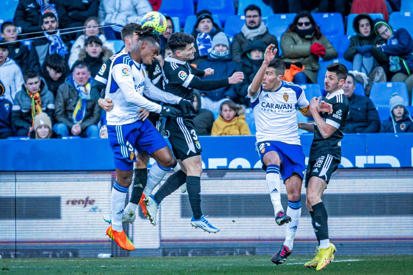 Fotos: El Burgos CF araña un punto en La Romareda