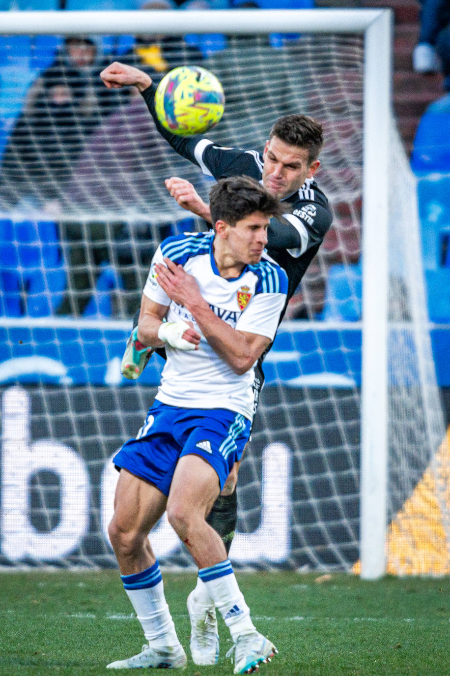 Fotos: El Burgos CF araña un punto en La Romareda