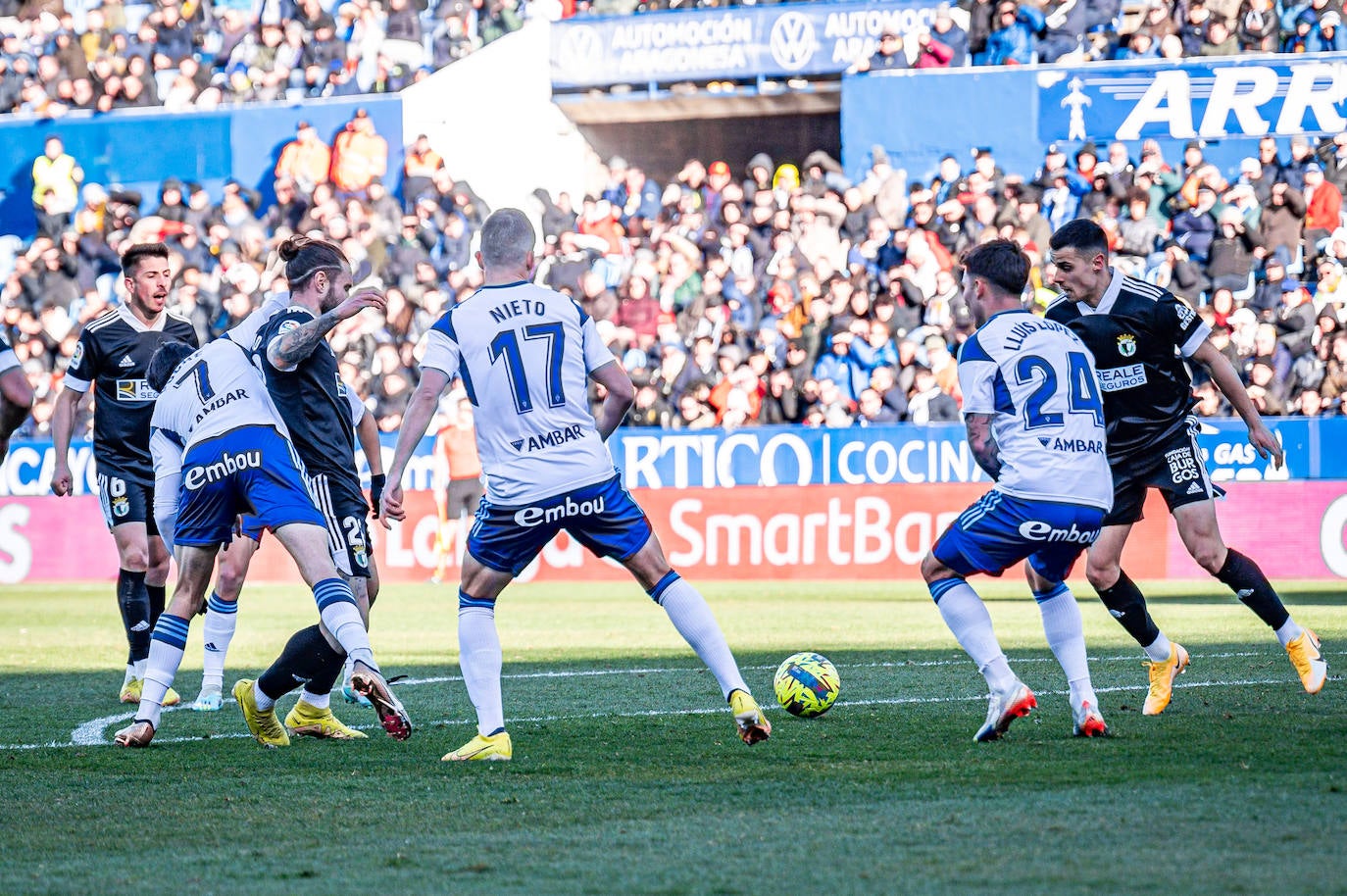 Fotos: El Burgos CF araña un punto en La Romareda