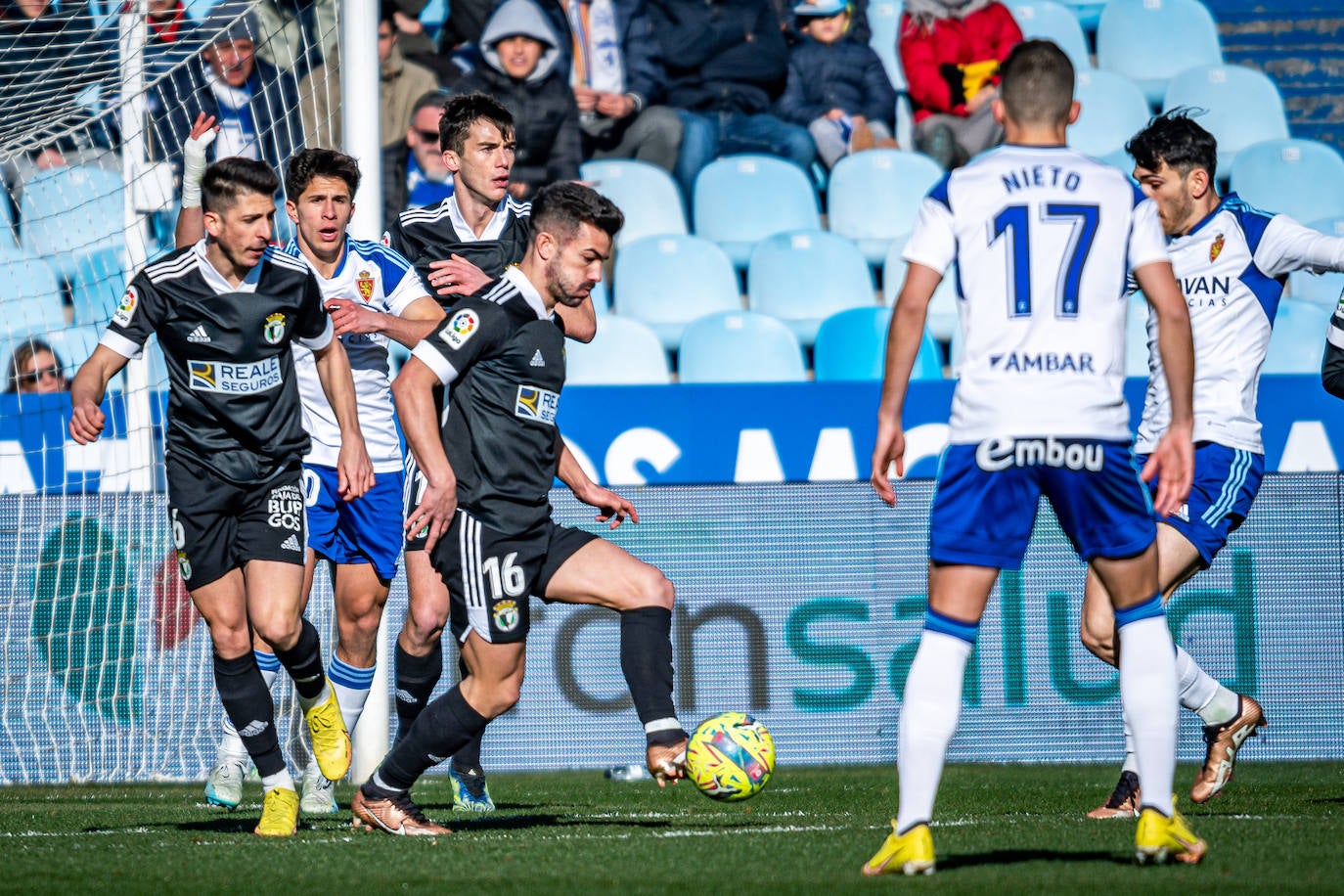 Fotos: El Burgos CF araña un punto en La Romareda