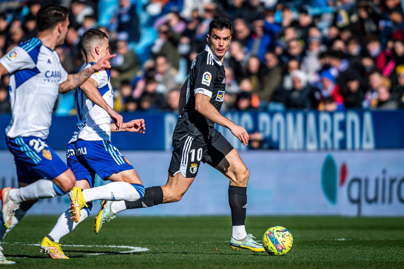 Fotos: El Burgos CF araña un punto en La Romareda