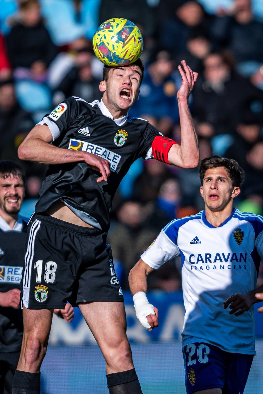 Fotos: El Burgos CF araña un punto en La Romareda