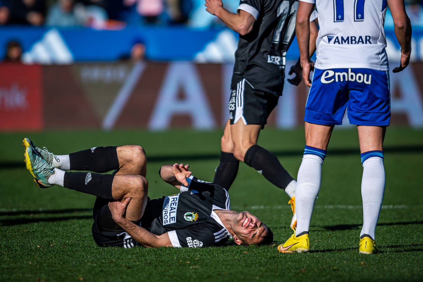 Fotos: El Burgos CF araña un punto en La Romareda