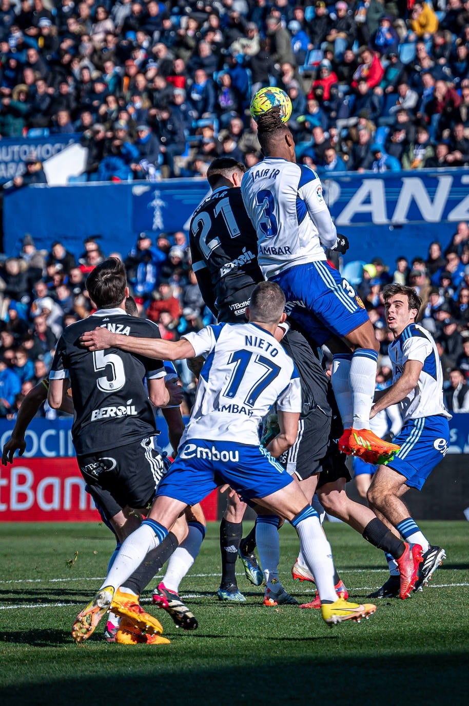 Fotos: El Burgos CF araña un punto en La Romareda