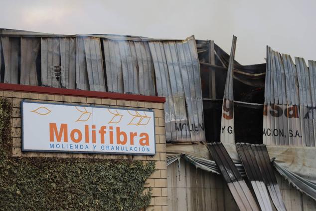 Fotos: Los Bomberos de Burgos intervienen en el incendio de Molifibra