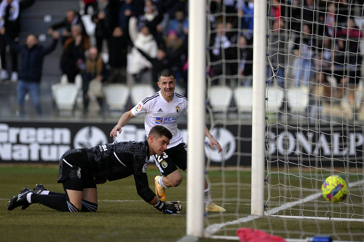 Imágenes de la derrota del Burgos CF ante el Granada CF este sábado en El Plantío