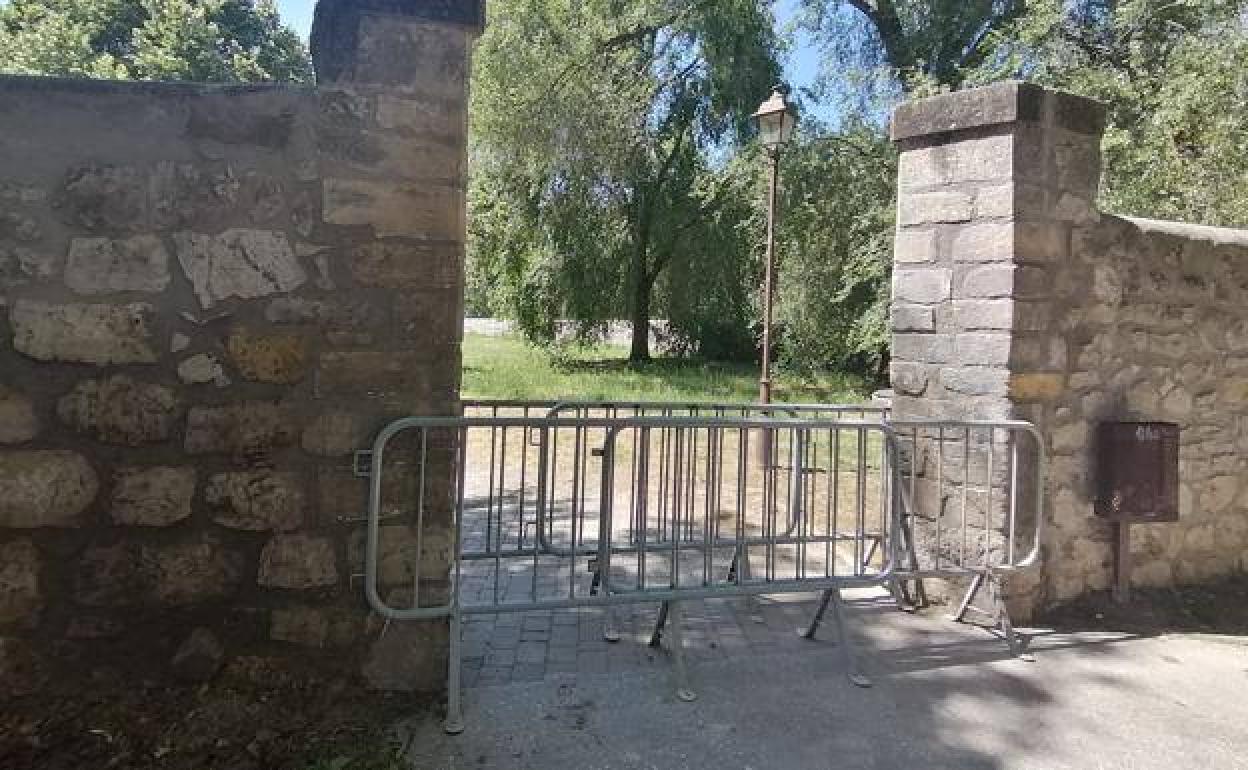 Patrimonio Nacional se comprometió a recuperar las puertas históricas del Parral que permitirán cerrarlo cuando sea necesario.