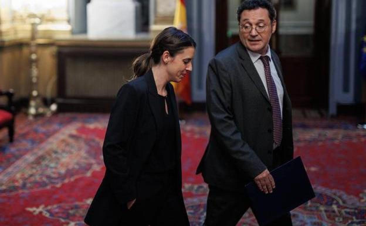 Irene Montero y el fiscal general del Estado, en un acto en el Senado.