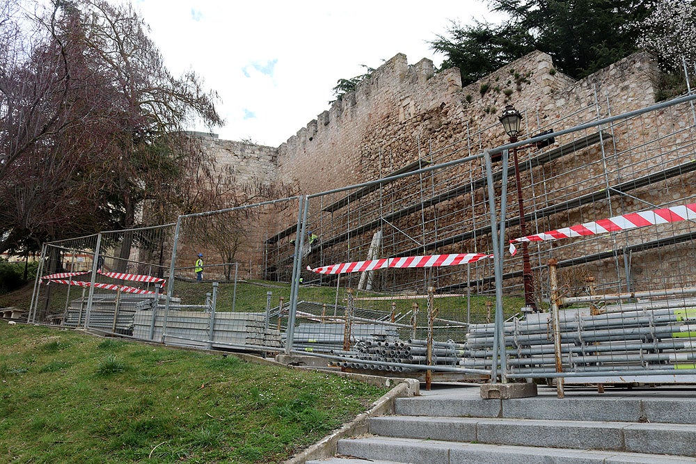 Fotos: Obras en la muralla anexa al Arco de San Martín