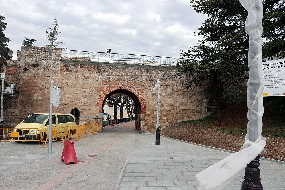 Fotos: Obras en la muralla anexa al Arco de San Martín