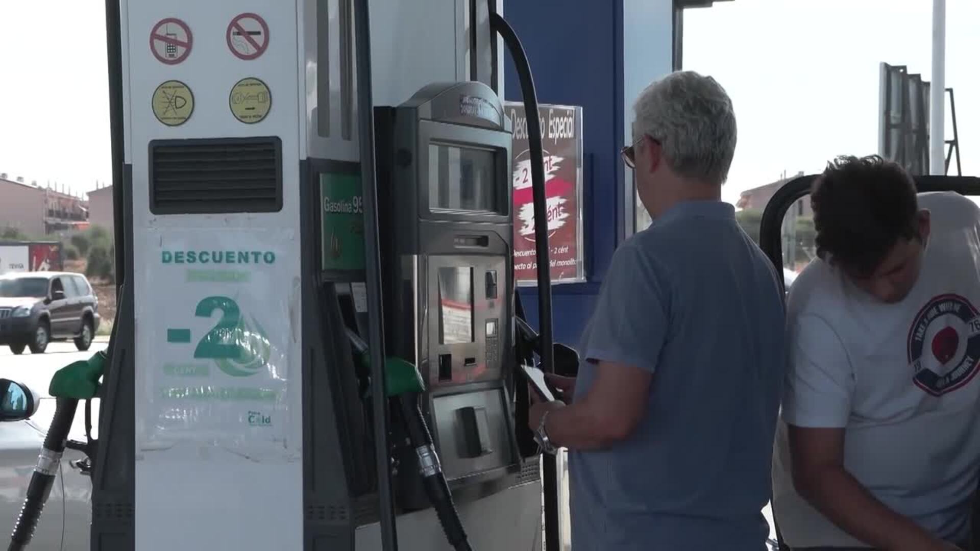 Los carburantes acumulan una subida del 12% y la gasolina toca máximos para la operación retorno