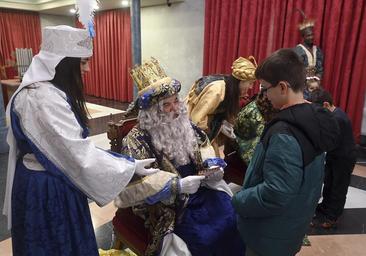 Los Reyes Magos ya reparten ilusión en Burgos