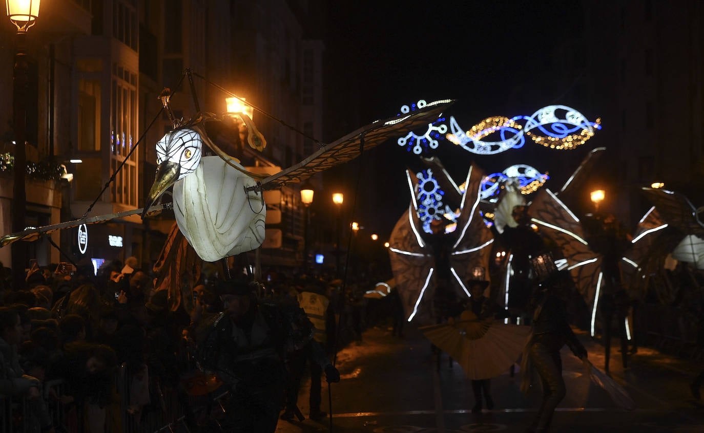 Los Reyes reparten ilusión por las calles de Burgos