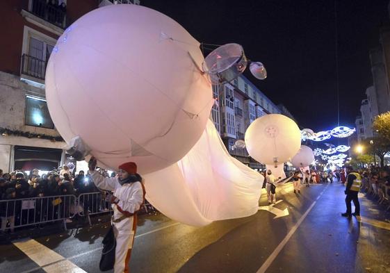 Los Reyes reparten ilusión por las calles de Burgos