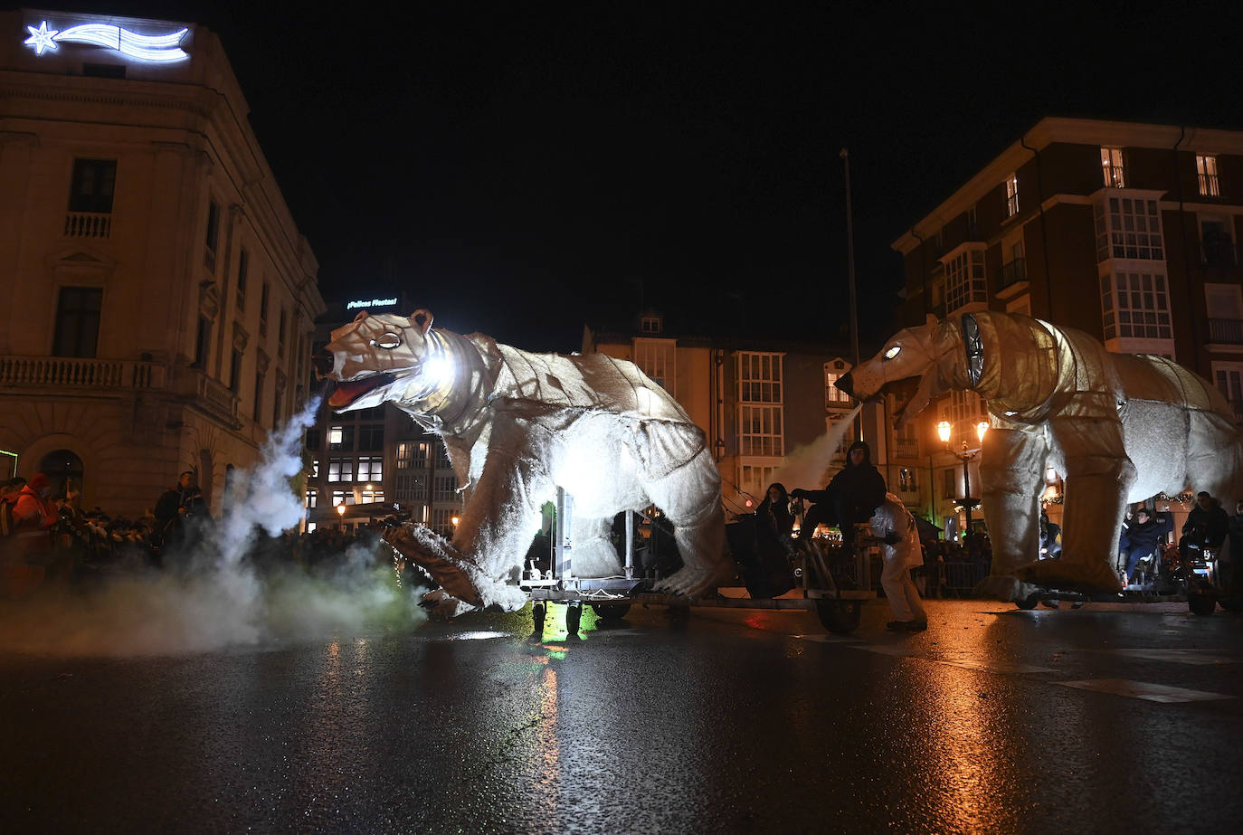 Los Reyes reparten ilusión por las calles de Burgos