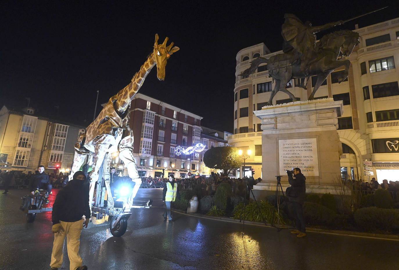 Los Reyes reparten ilusión por las calles de Burgos