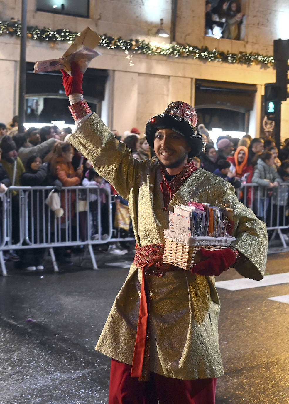 Los Reyes reparten ilusión por las calles de Burgos