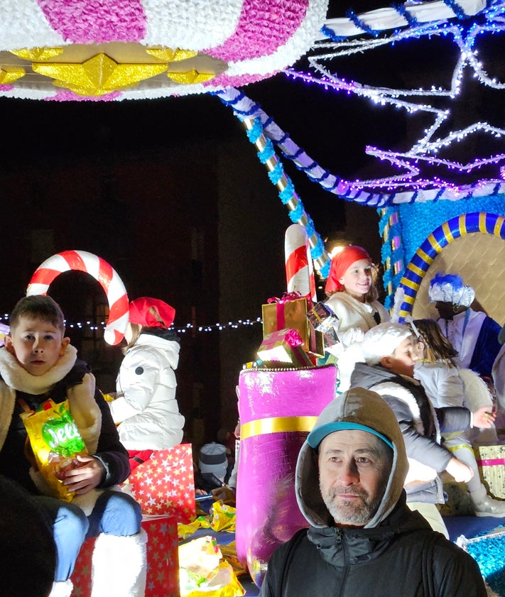 Imagen secundaria 2 - La Banda y los moteros escoltaron a los Reyes Magos